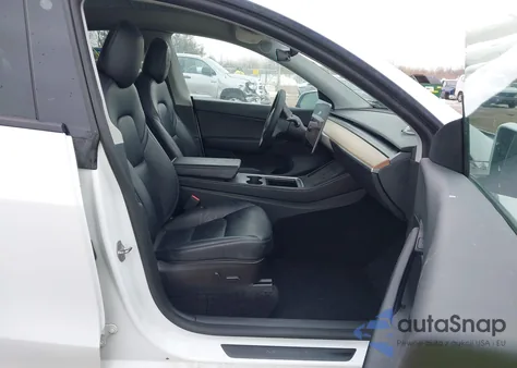 2021 Tesla Model Y Long Range Dual Motor All-Wheel Drive z USA, uszkodzony, nr VIN 5YJYGDEE3MF199384